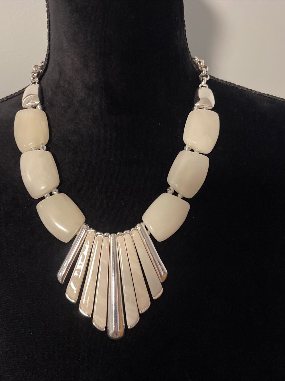 Elegant Cream Statement Necklace with Silver Accents